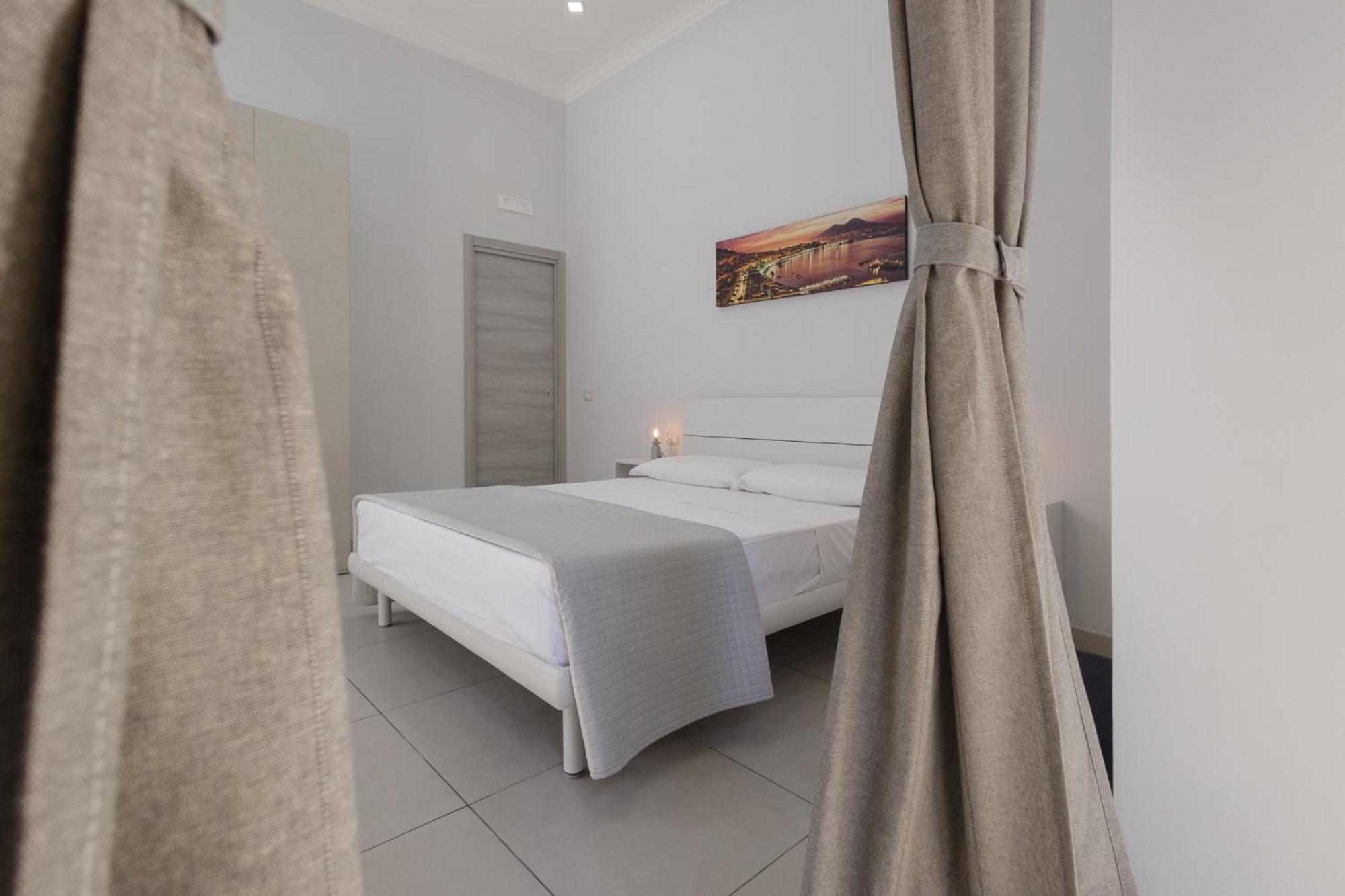 Caroline'S House Hotel Napoli Bagian luar foto