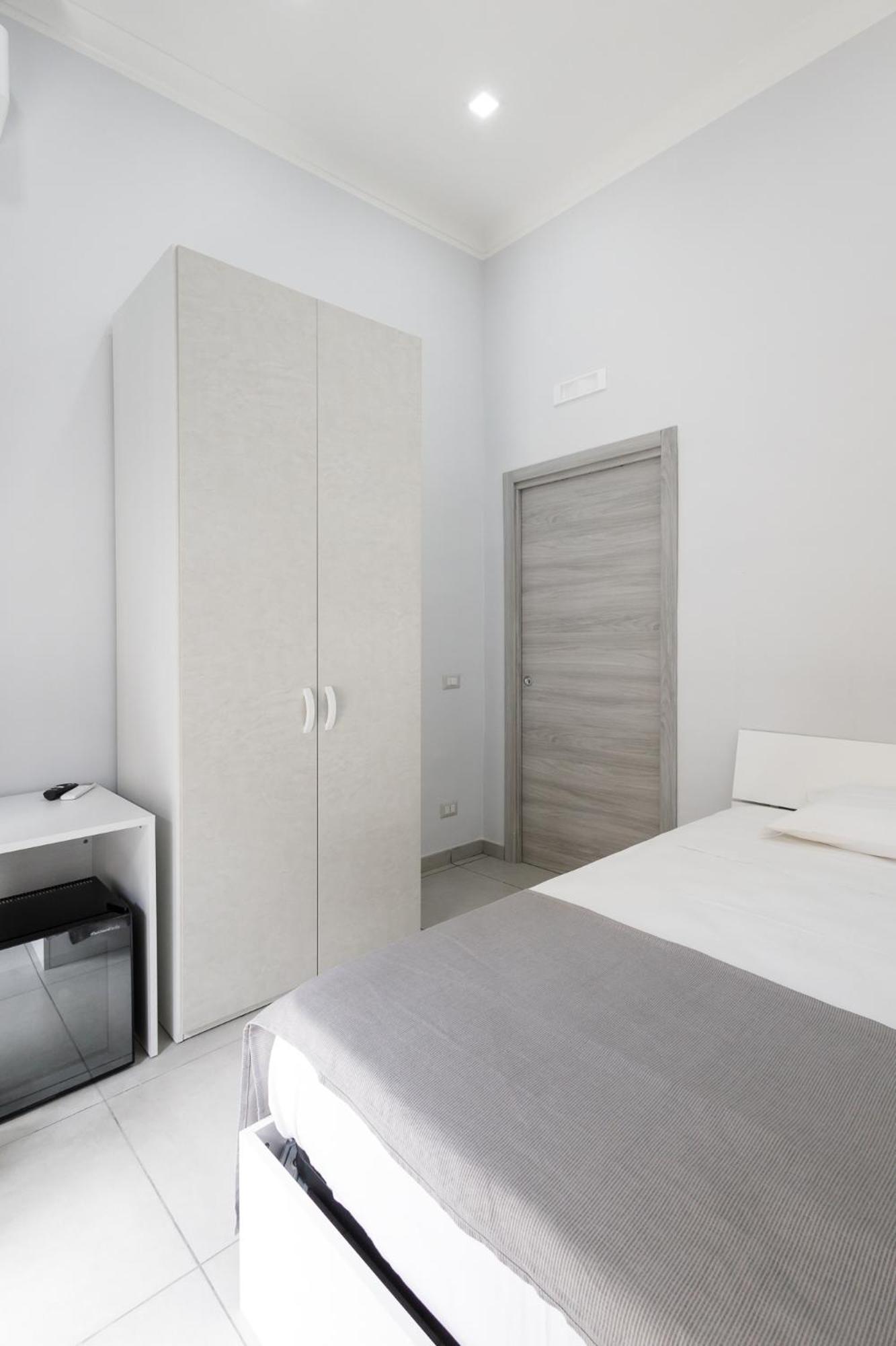 Caroline'S House Hotel Napoli Bagian luar foto